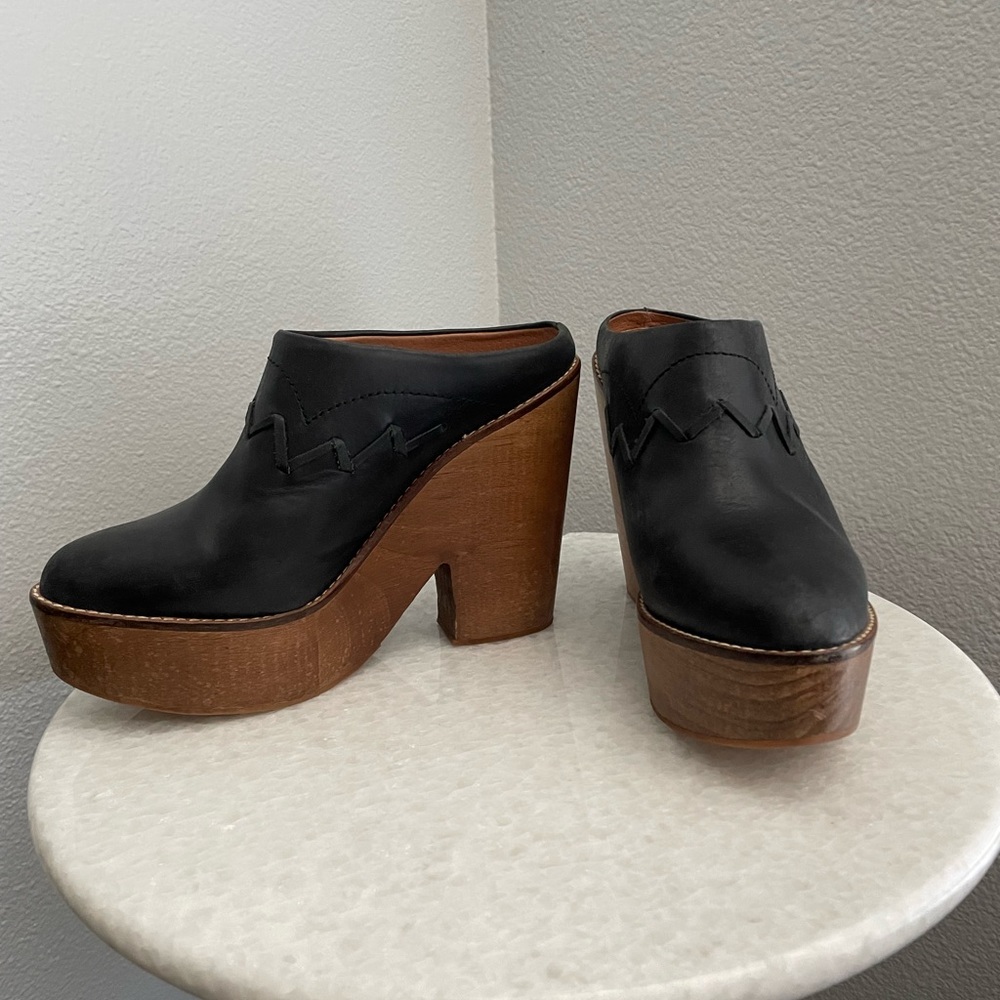 Free People bootie clogs